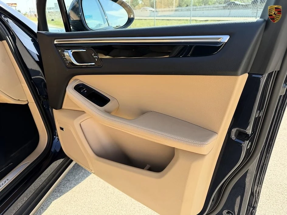 2017 Porsche Macan - Image 19 of 25
