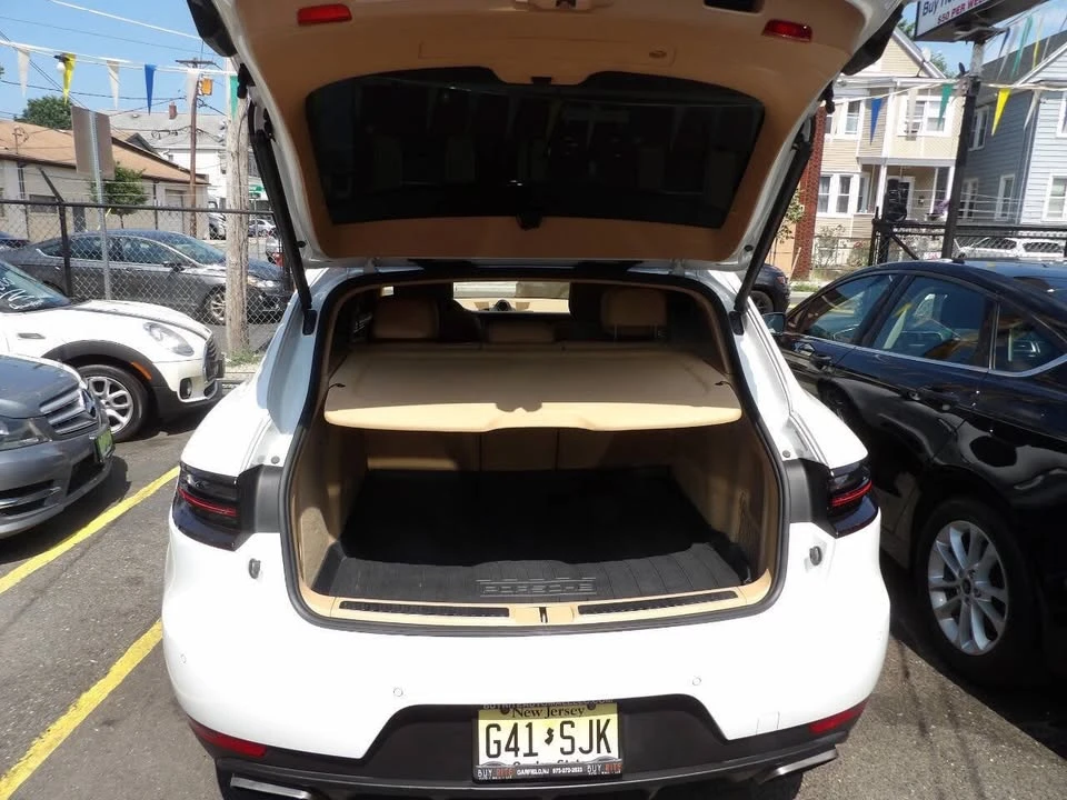 2017 Porsche Macan - Image 6 of 12