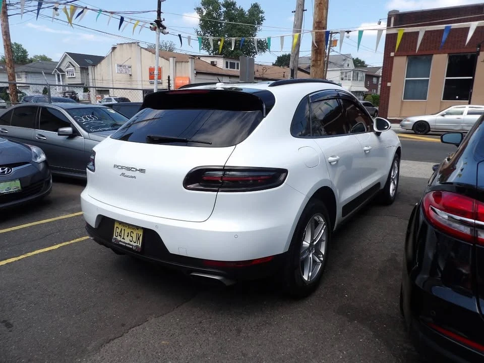 2017 Porsche Macan - Image 5 of 12