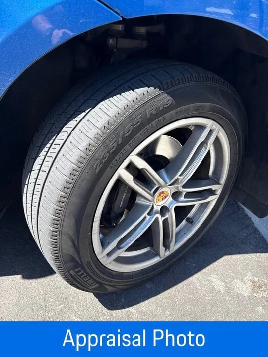 2017 Porsche Macan - Image 27 of 31