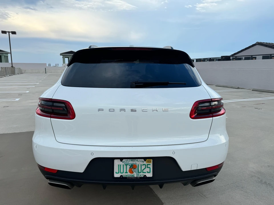 2017 Porsche Macan - Image 18 of 22