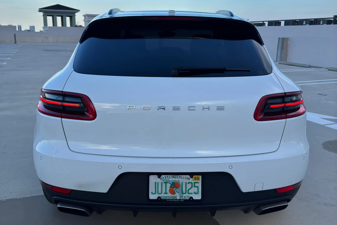 2017 Porsche Macan - Image 19 of 22
