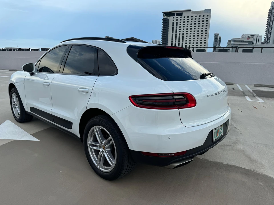 2017 Porsche Macan - Image 15 of 22