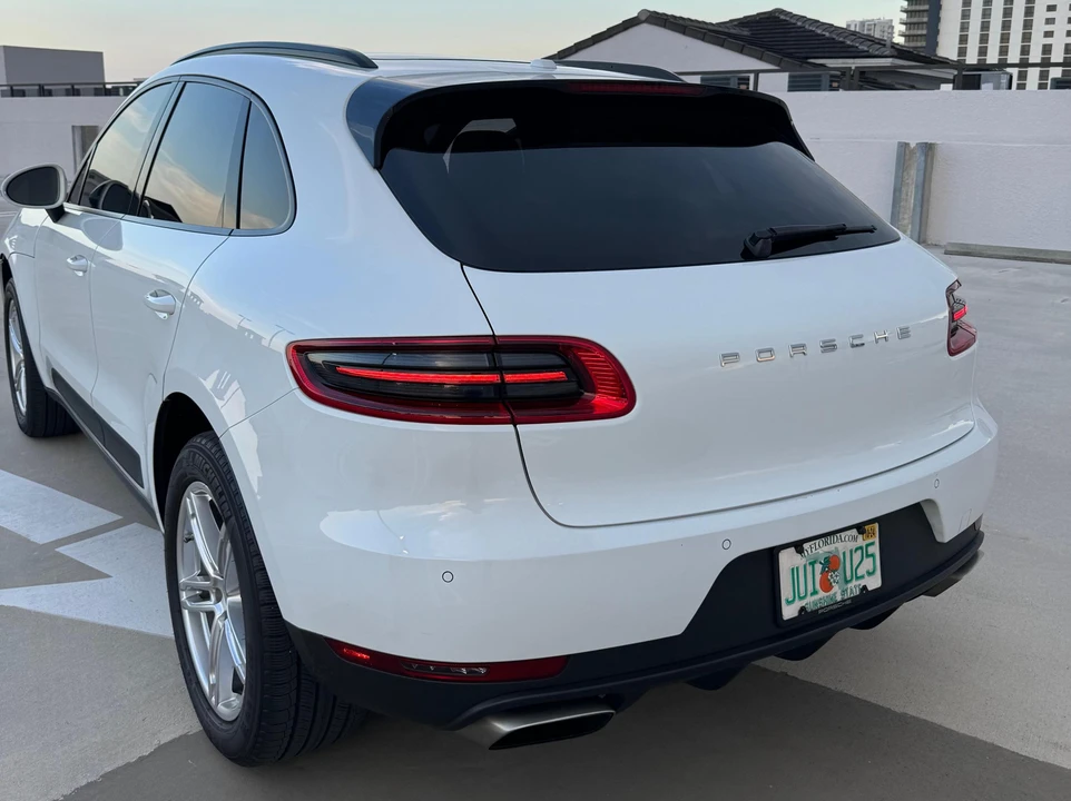 2017 Porsche Macan - Image 17 of 22