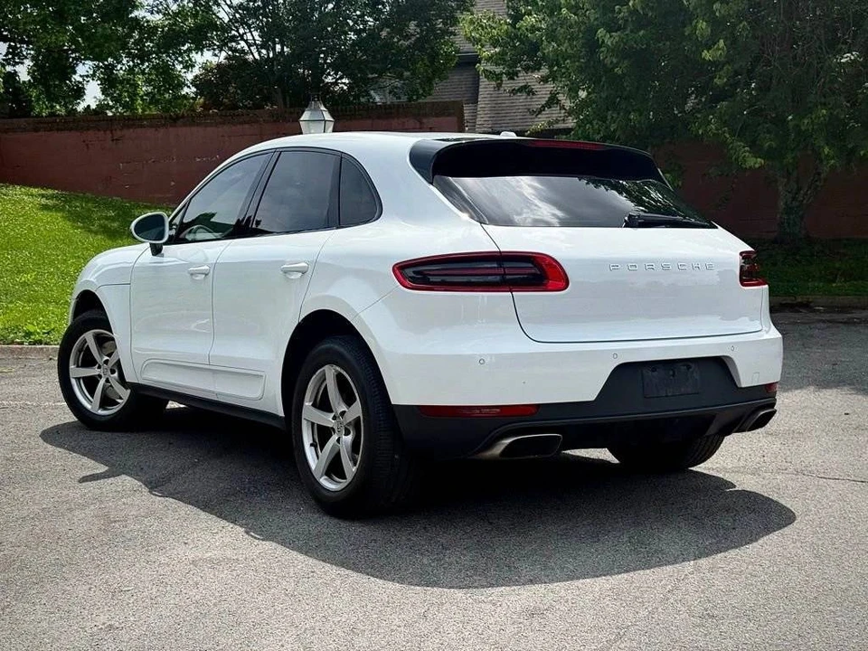 2017 Porsche Macan - Image 4 of 5