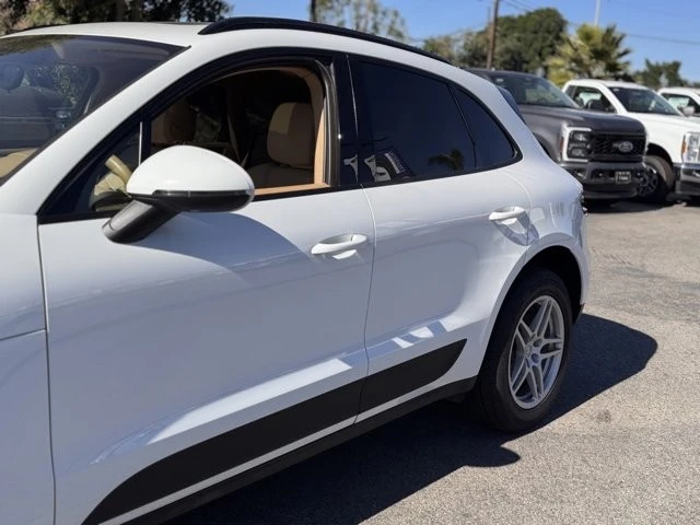2017 Porsche Macan - Image 9 of 12
