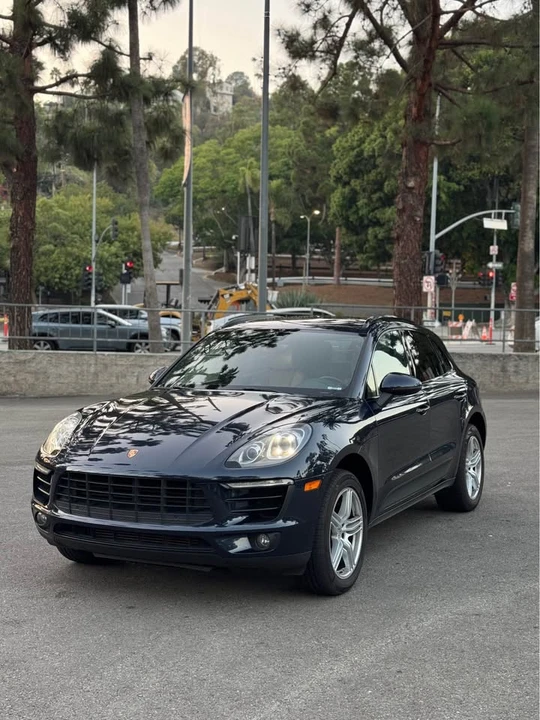 2017 Porsche Macan - Image 18 of 20