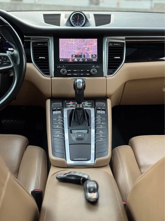 2017 Porsche Macan - Image 9 of 20