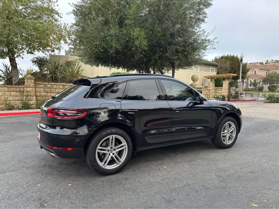 2017 Porsche Macan - Image 6 of 12