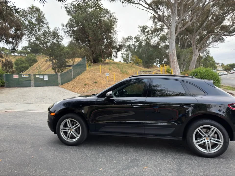 2017 Porsche Macan - Image 9 of 12