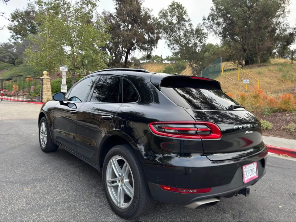 2017 Porsche Macan - Image 8 of 12