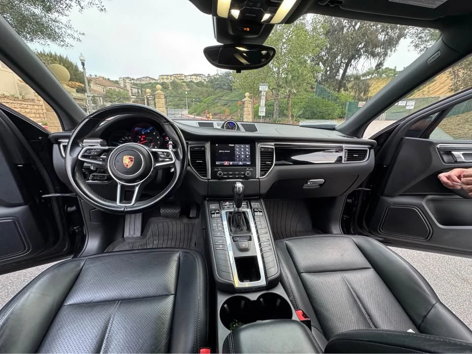 2017 Porsche Macan - Image 11 of 12