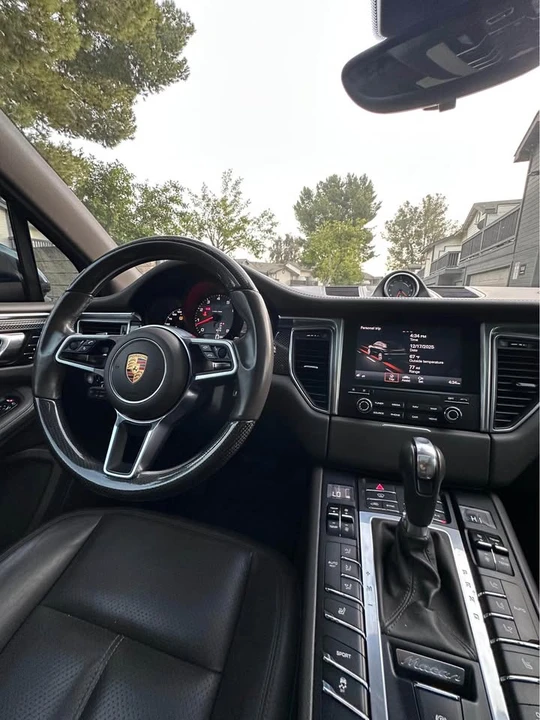 2017 Porsche Macan - Image 9 of 15