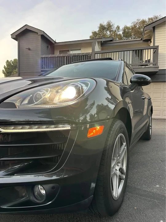 2017 Porsche Macan - Image 2 of 15