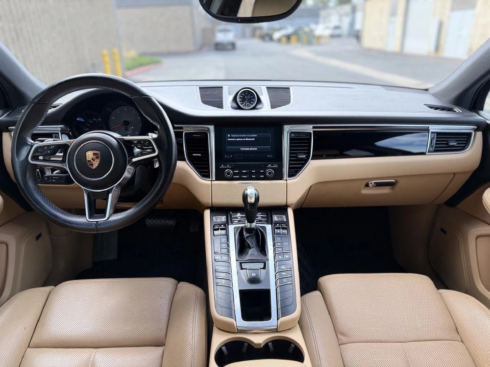 2017 Porsche Macan - Image 18 of 22