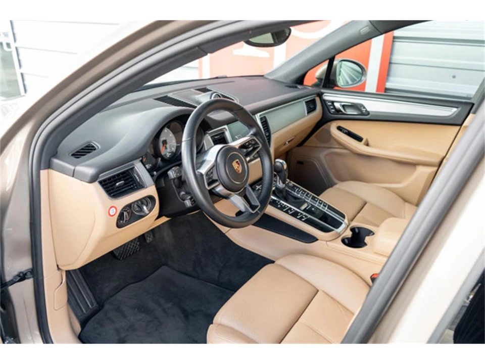 2017 Porsche Macan - Image 8 of 12