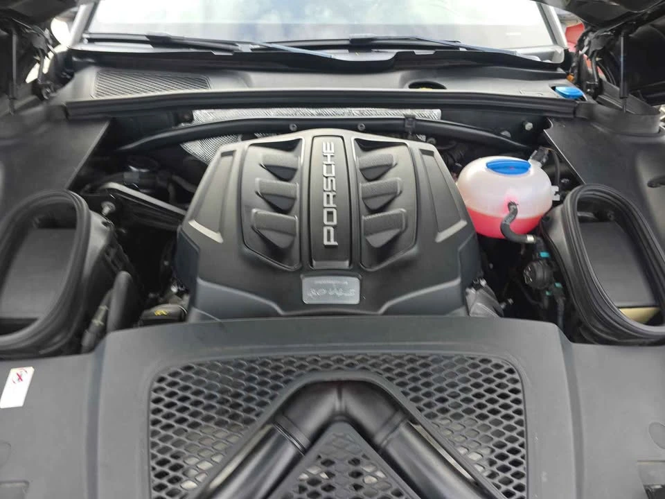 2017 Porsche Macan - Image 8 of 17