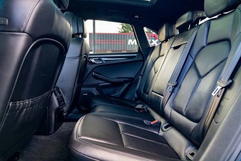 2017 Porsche Macan - Image 14 of 17