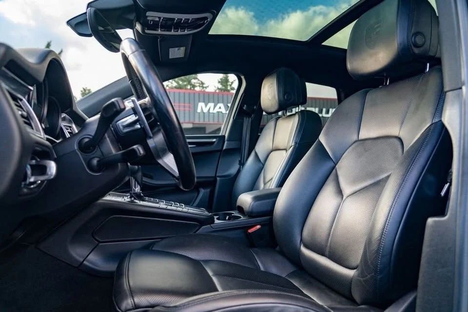2017 Porsche Macan - Image 13 of 17