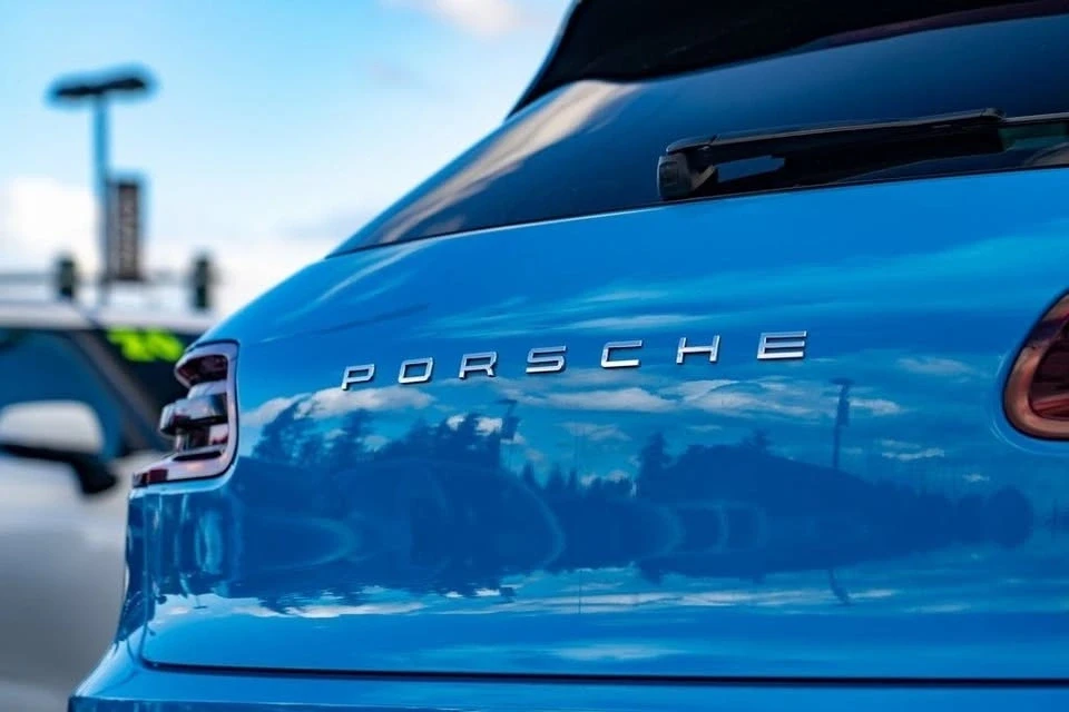 2017 Porsche Macan - Image 10 of 17