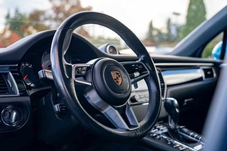 2017 Porsche Macan - Image 12 of 17