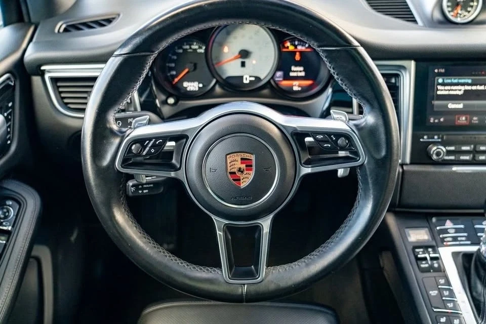 2017 Porsche Macan - Image 15 of 17