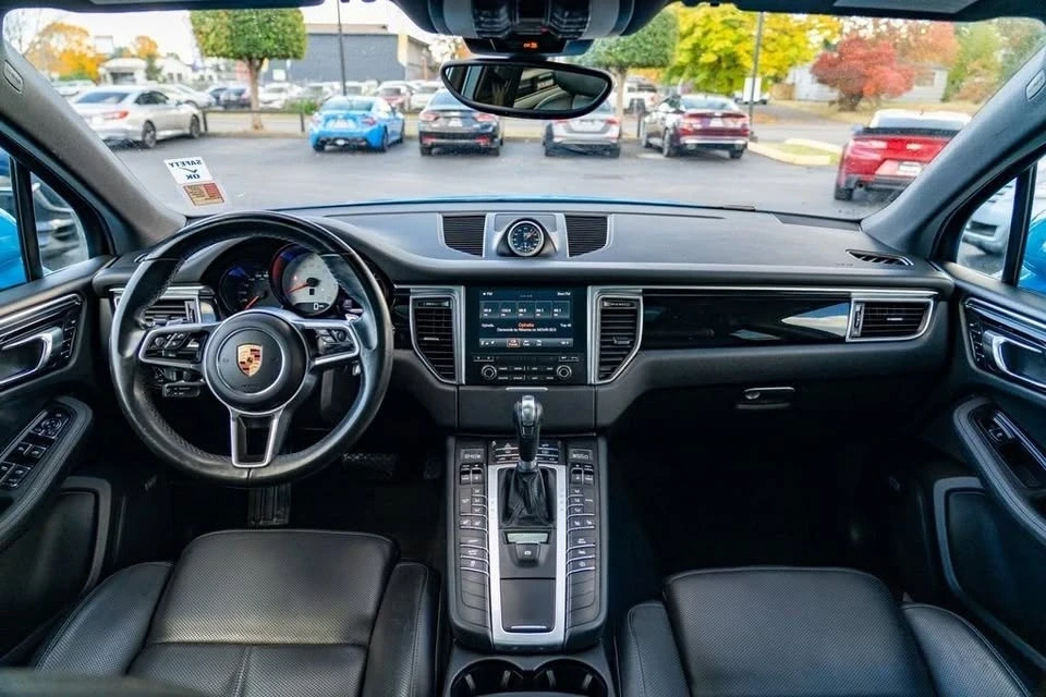 2017 Porsche Macan - Image 16 of 17