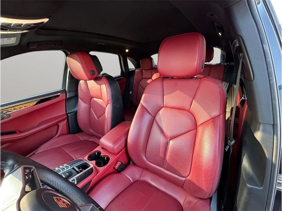 2017 Porsche Macan - Image 19 of 21