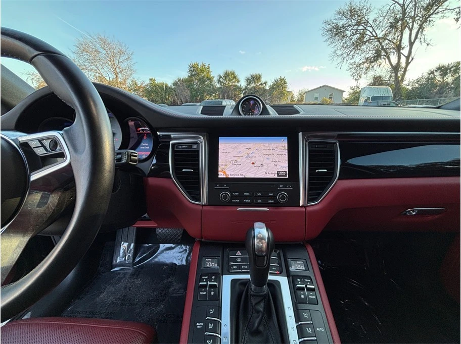2017 Porsche Macan - Image 11 of 21