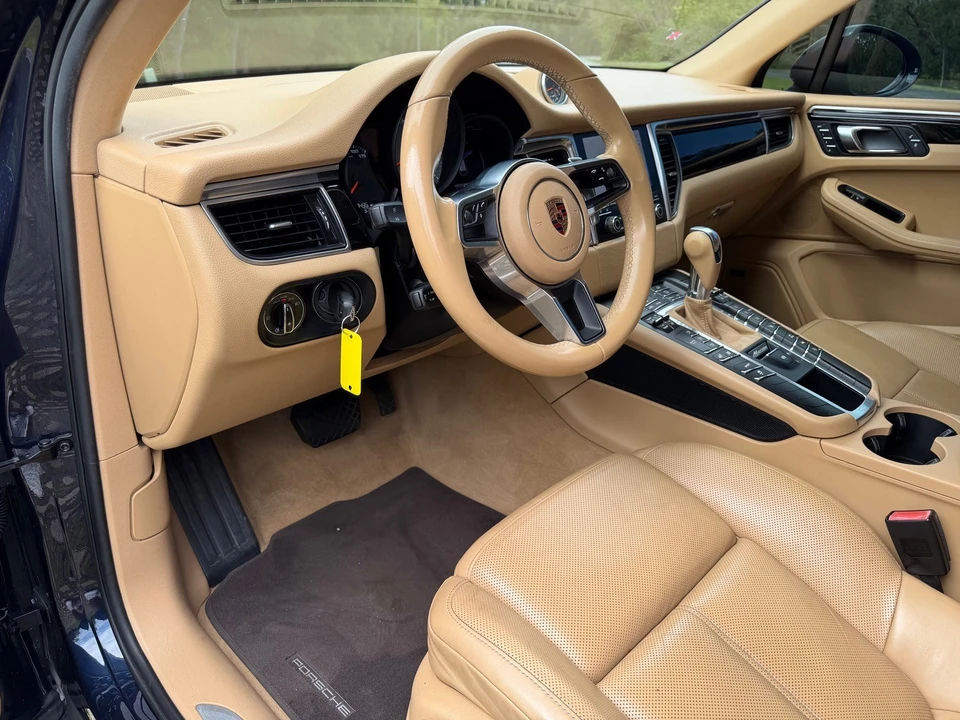 2017 Porsche Macan - Image 9 of 31