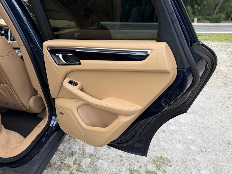 2017 Porsche Macan - Image 25 of 31