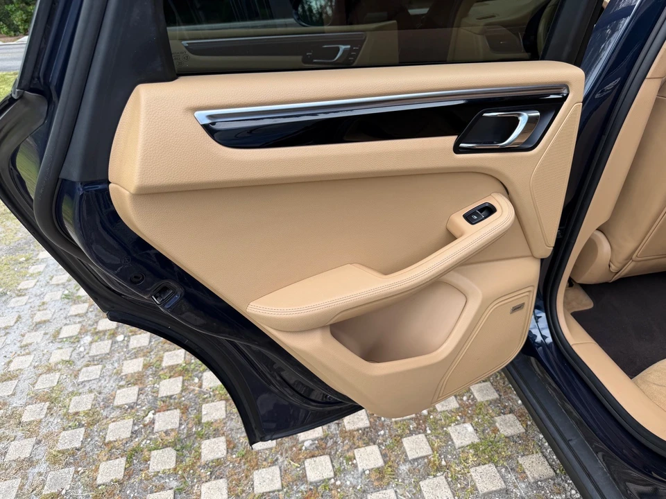 2017 Porsche Macan - Image 21 of 31