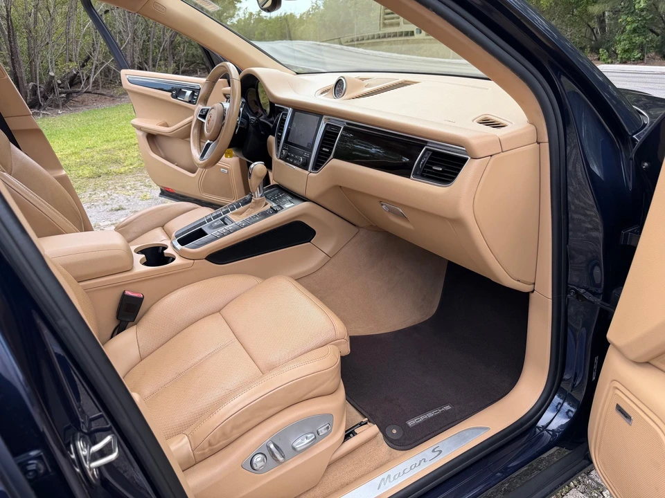 2017 Porsche Macan - Image 26 of 31