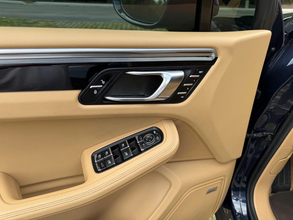2017 Porsche Macan - Image 10 of 31