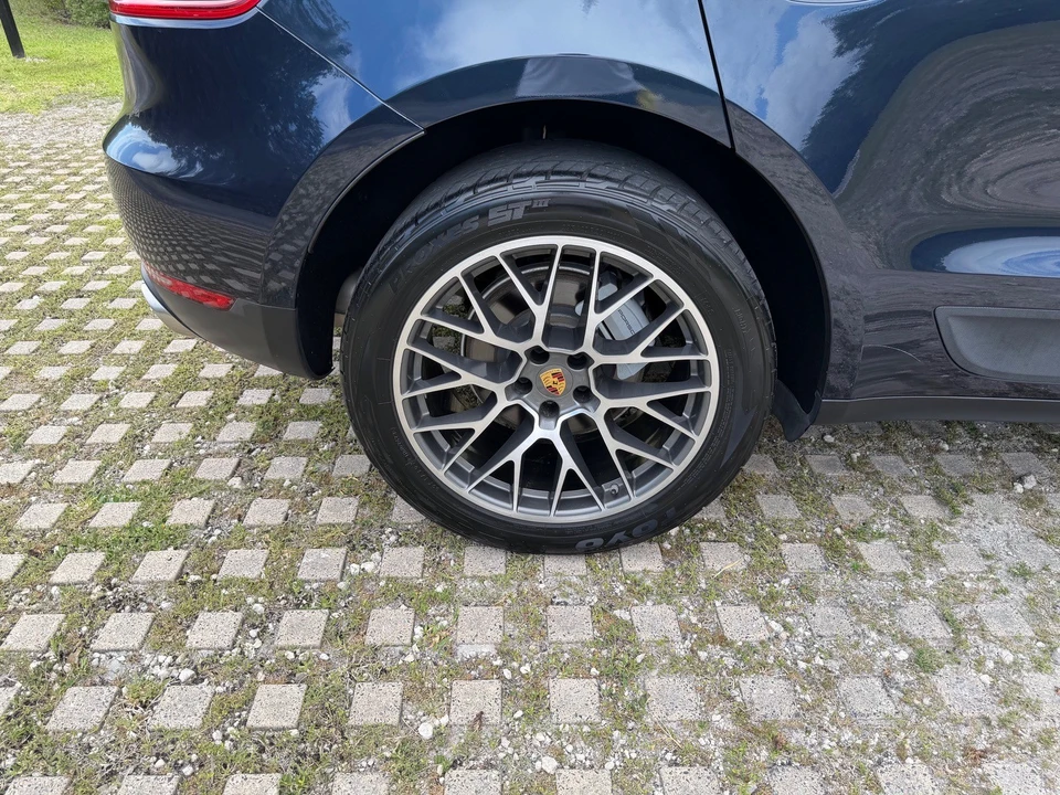 2017 Porsche Macan - Image 30 of 31
