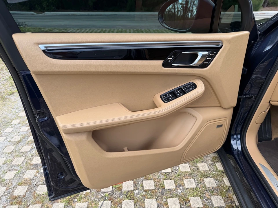 2017 Porsche Macan - Image 8 of 31