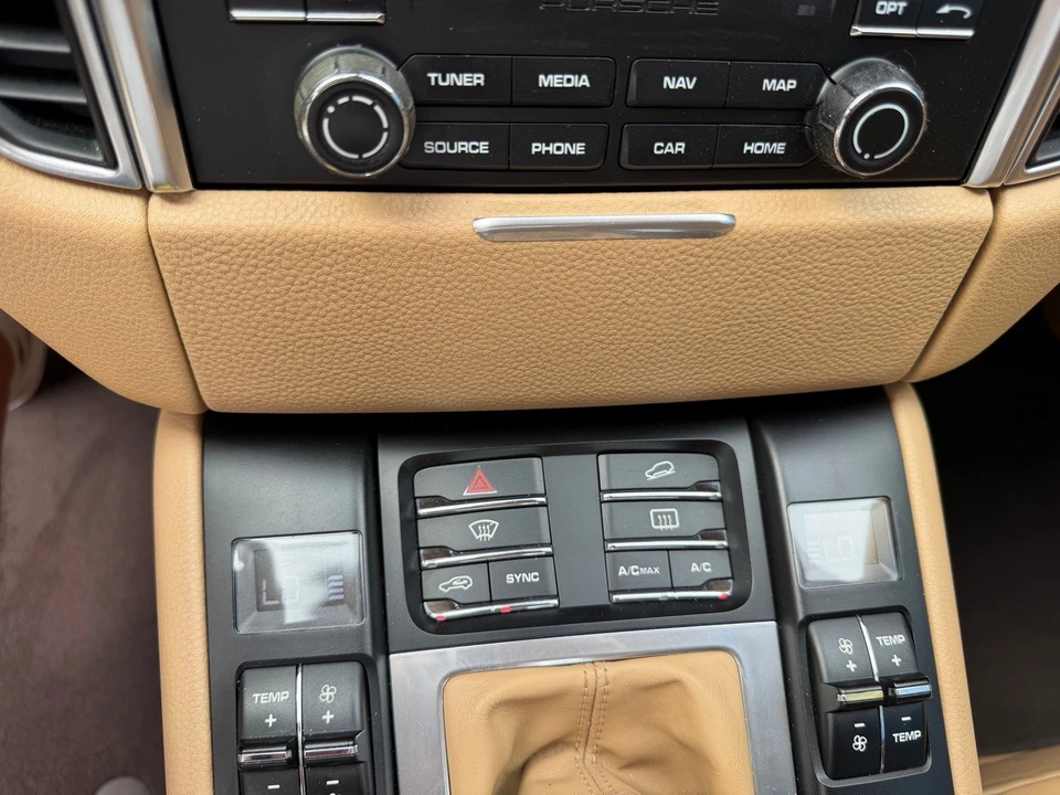 2017 Porsche Macan - Image 14 of 31