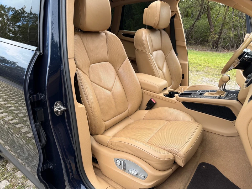 2017 Porsche Macan - Image 28 of 31