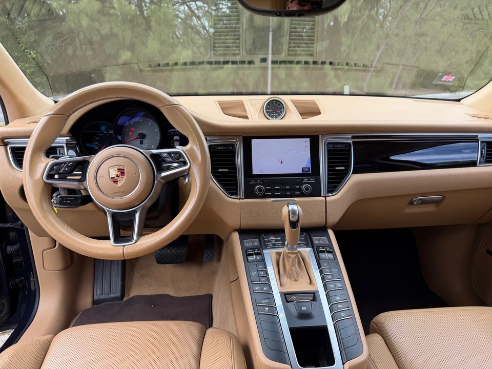 2017 Porsche Macan - Image 17 of 31