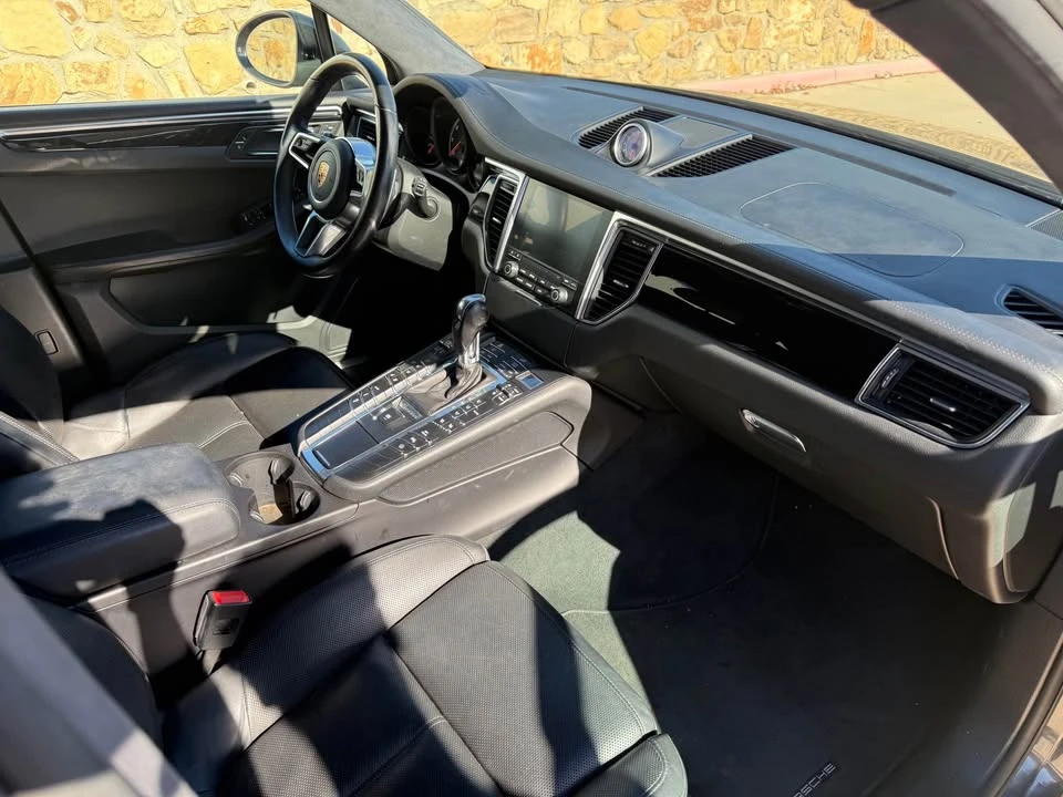 2017 Porsche Macan - Image 9 of 14