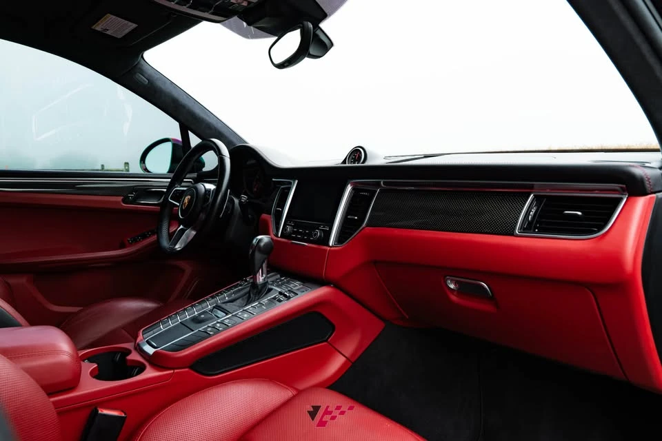 2017 Porsche Macan Turbo - Image 16 of 20