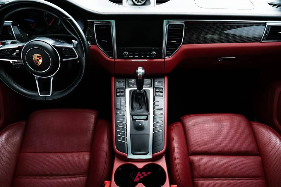 2017 Porsche Macan Turbo - Image 15 of 20