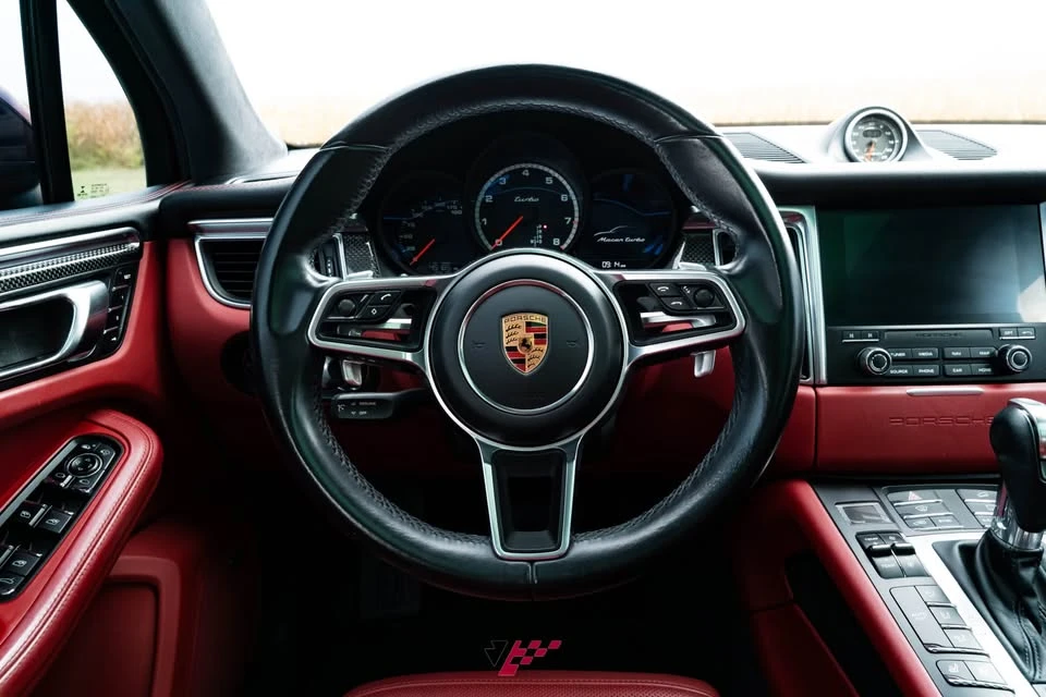 2017 Porsche Macan Turbo - Image 14 of 20