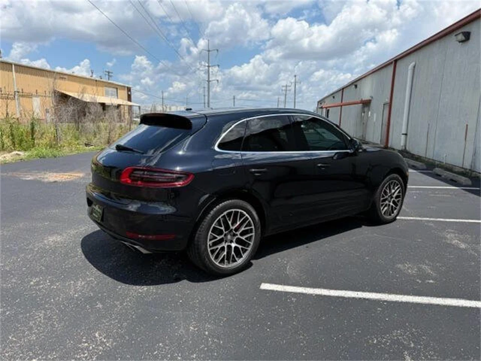 2017 Porsche Macan - Image 16 of 31