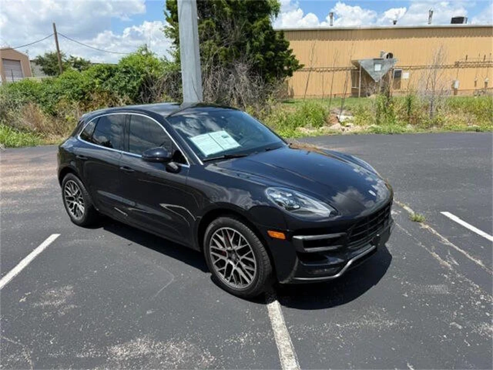 2017 Porsche Macan - Image 18 of 31