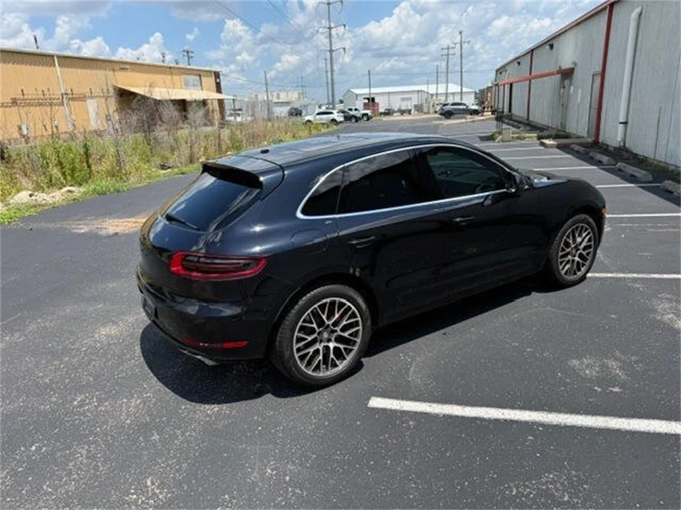 2017 Porsche Macan - Image 15 of 31