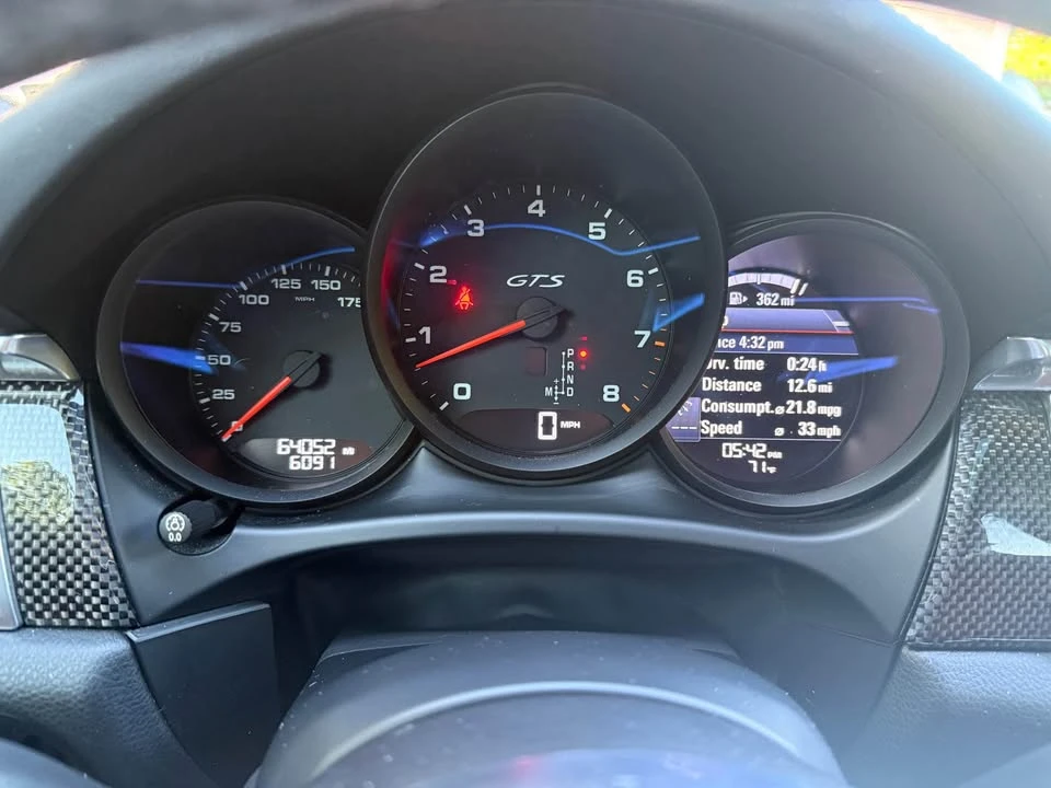 2017 Porsche Macan - Image 10 of 15