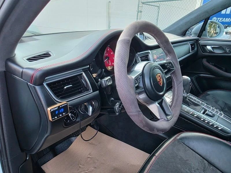 2017 Porsche Macan - Image 8 of 20