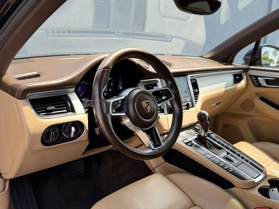 2017 Porsche Macan - Image 13 of 31