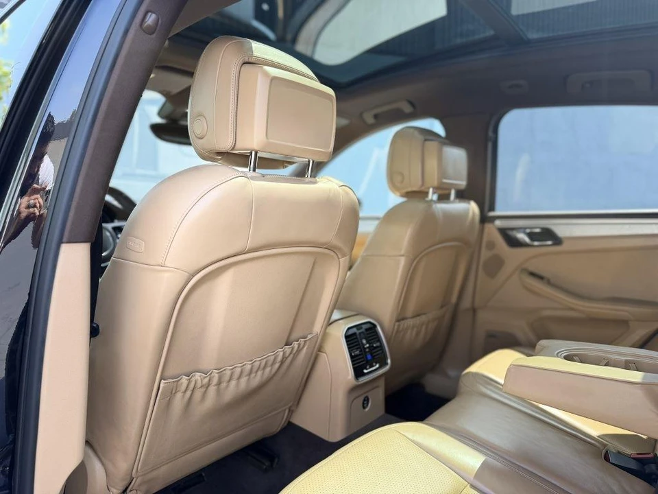 2017 Porsche Macan - Image 17 of 31